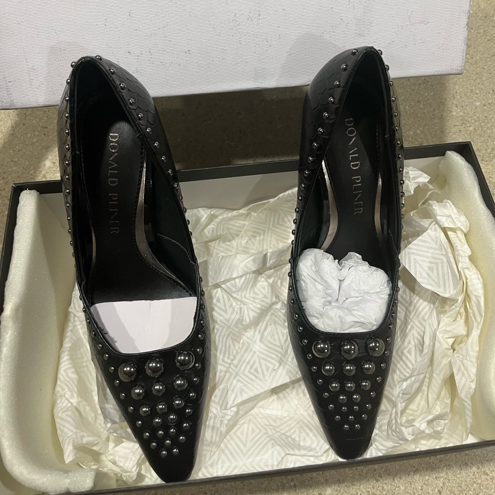 Donald J. Plainer Polaspus Snake Print Studded Pointed Toe Heels Shoes size 6.5
